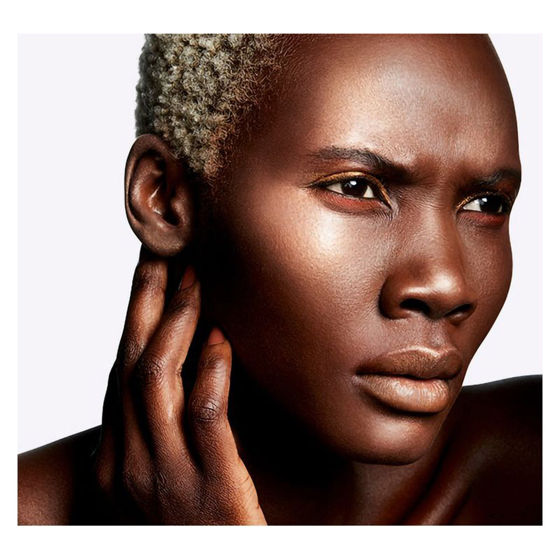 Extra Dimension Skinfinish Illuminante in Polvere liquida Glow With It_MACMLGK06_MAC-5