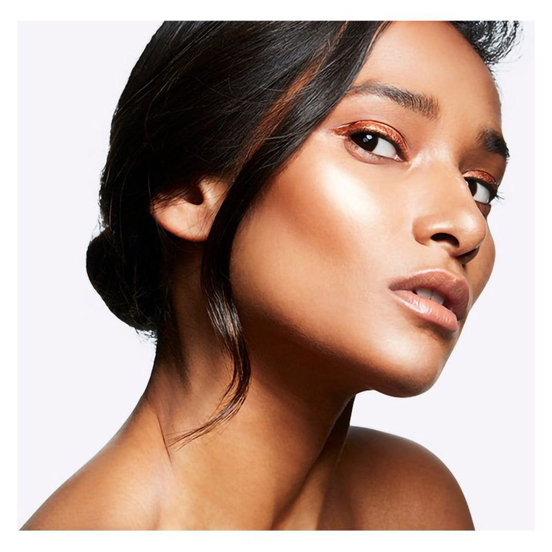 Extra Dimension Skinfinish Illuminante in Polvere liquida Oh Darling_MACMLGK05_MAC-5