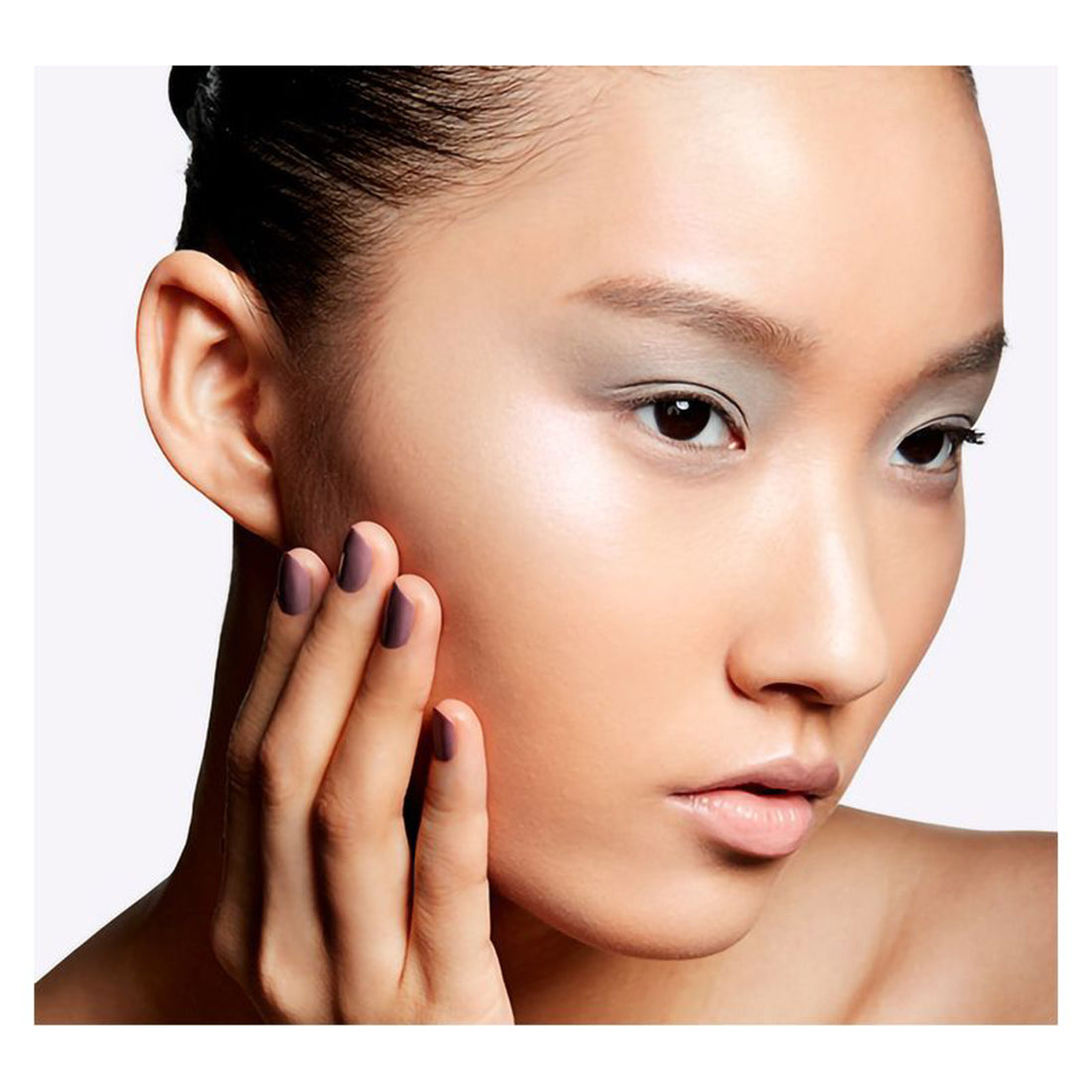 Extra Dimension Skinfinish Illuminante in Polvere liquida Show Gold_MACMLGK18_MAC-3