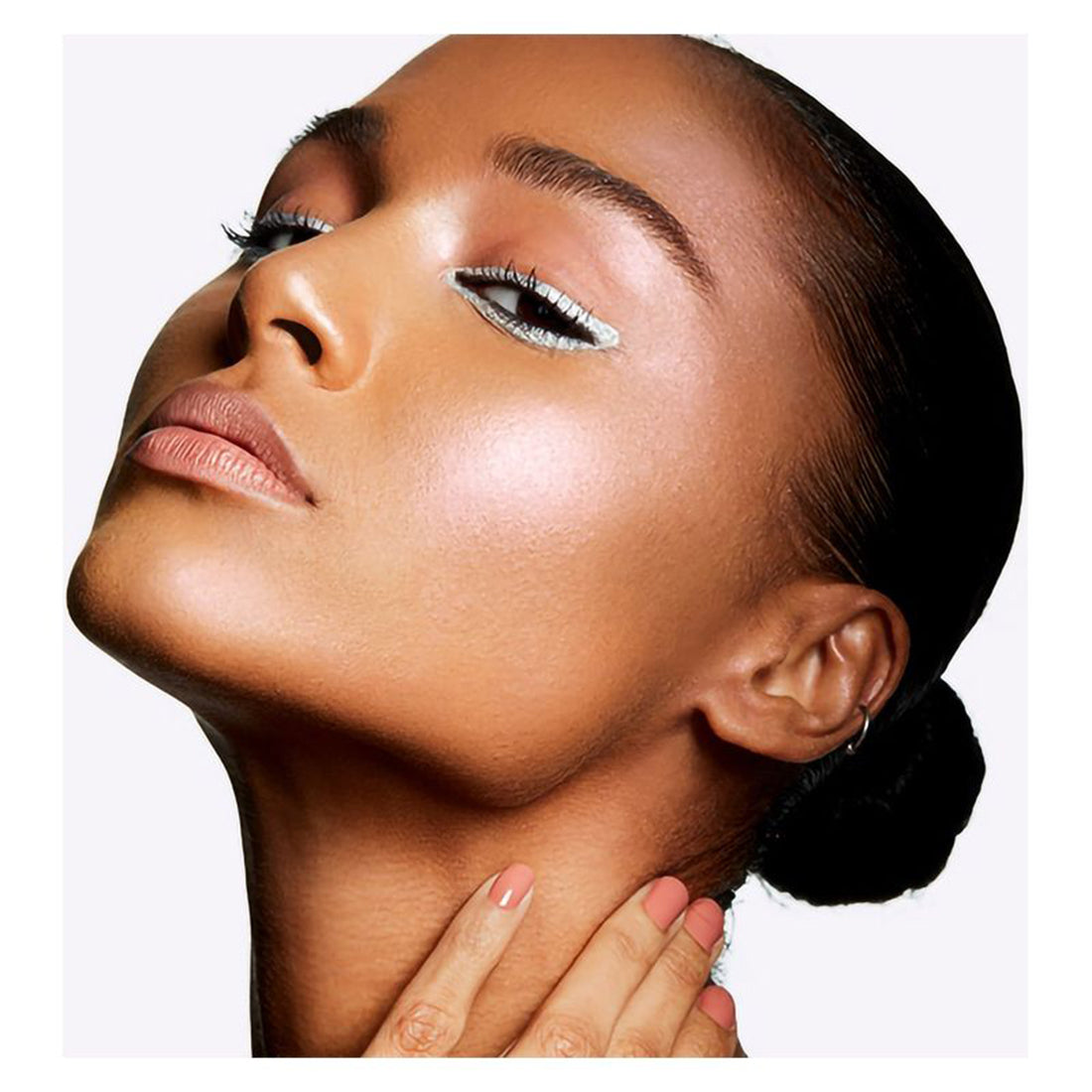 Extra Dimension Skinfinish Illuminante in Polvere liquida Show Gold_MACMLGK18_MAC-4