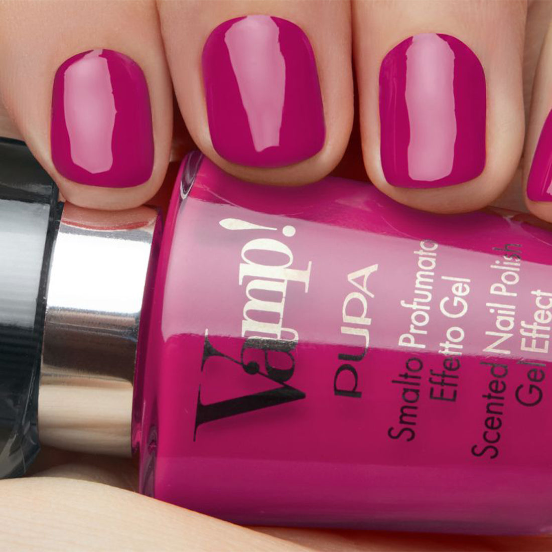 Vamp! Nail Polish Smalto per Unghie Profumato N302 Irreverent Fuchsia_PUP230139A302_Pupa-2