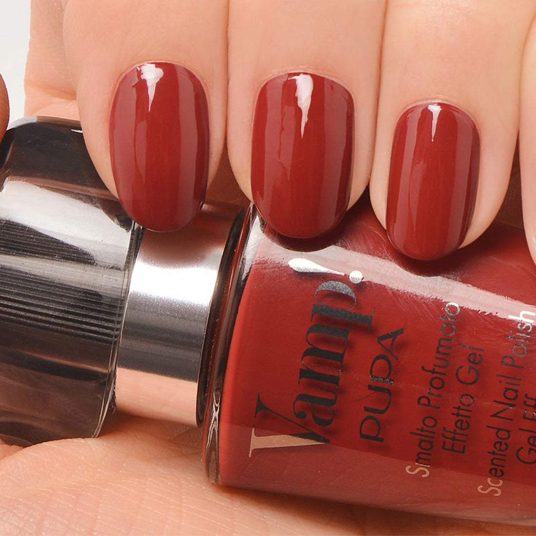 Vamp! Nail Polish Smalto per Unghie Profumato N311 Burning Red_PUP230139A311_Pupa-2