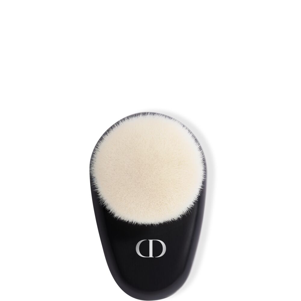 Backstage Face Brush n°18 Pennello multi-uso per incarnato Effetto levigante Copertura modulabile_CDC099600552_Dior