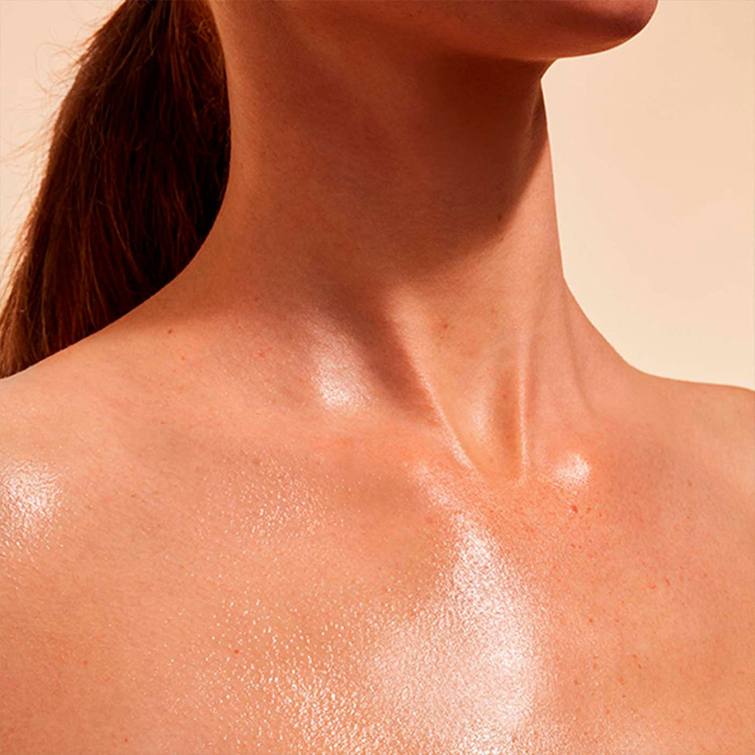 Brume Solaire Embellissante Spray Solare Corpo SPF 50_CLA80111696_Clarins-3
