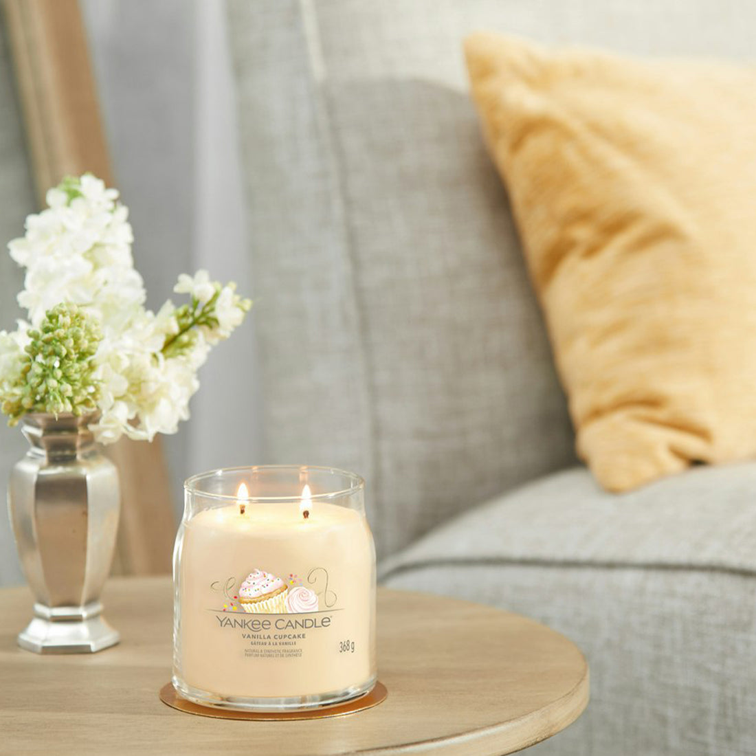 Candela Vanilla Cupcake Media Signature 368 gr_YAN1630003E_YANKEE CANDLE-3