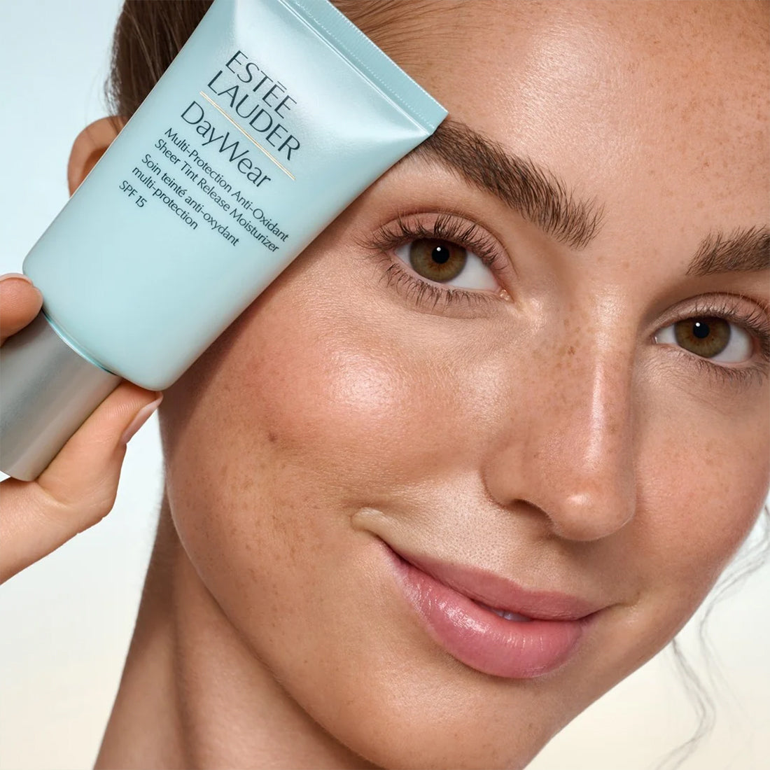 DayWearMulti-Protection Anti-oxidant Sheer Tint Release Moisturizer SPF 15_ESTYWJ301_Estee Lauder-4