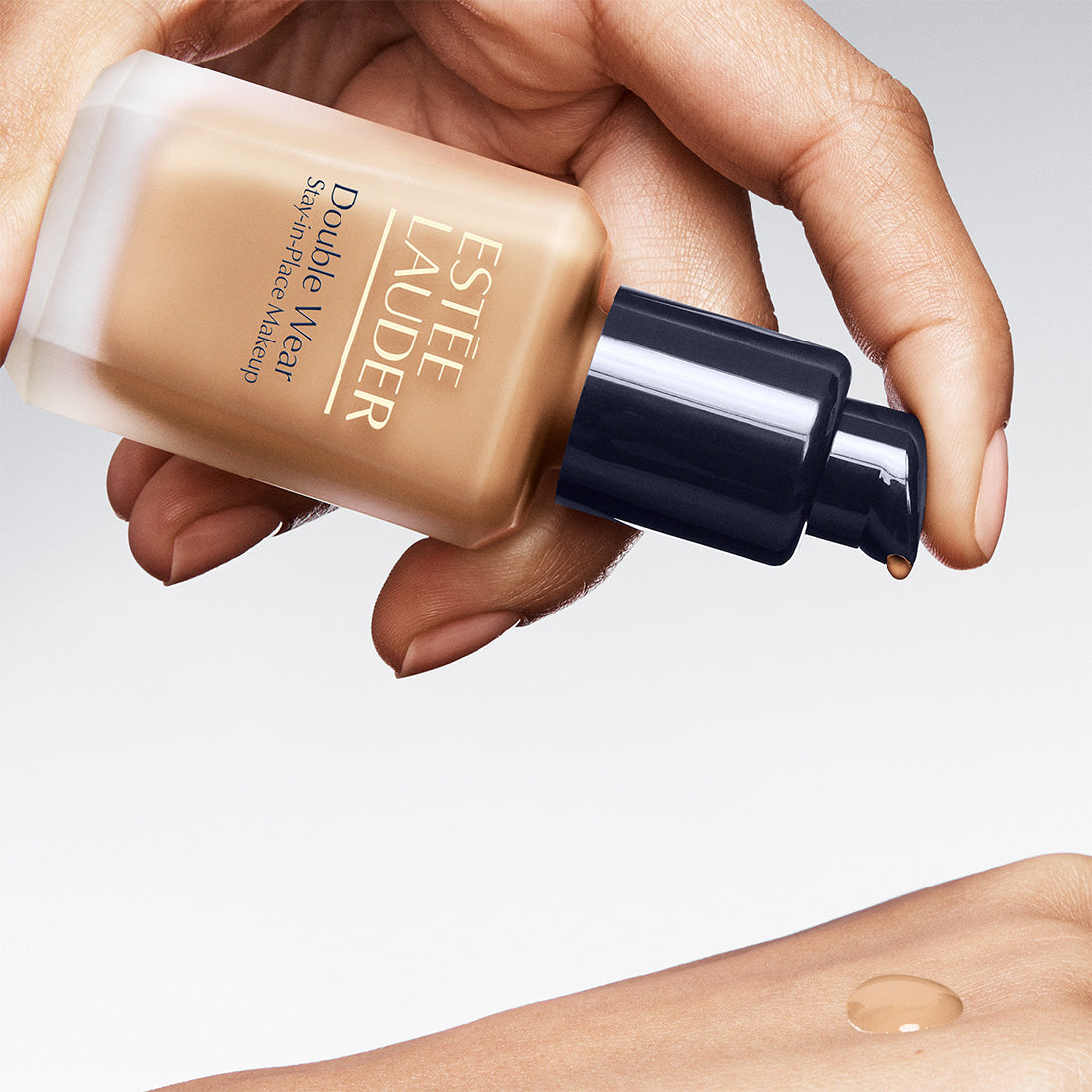 Double Wear Makeup Pump_ESTG9F301_Estee Lauder-2