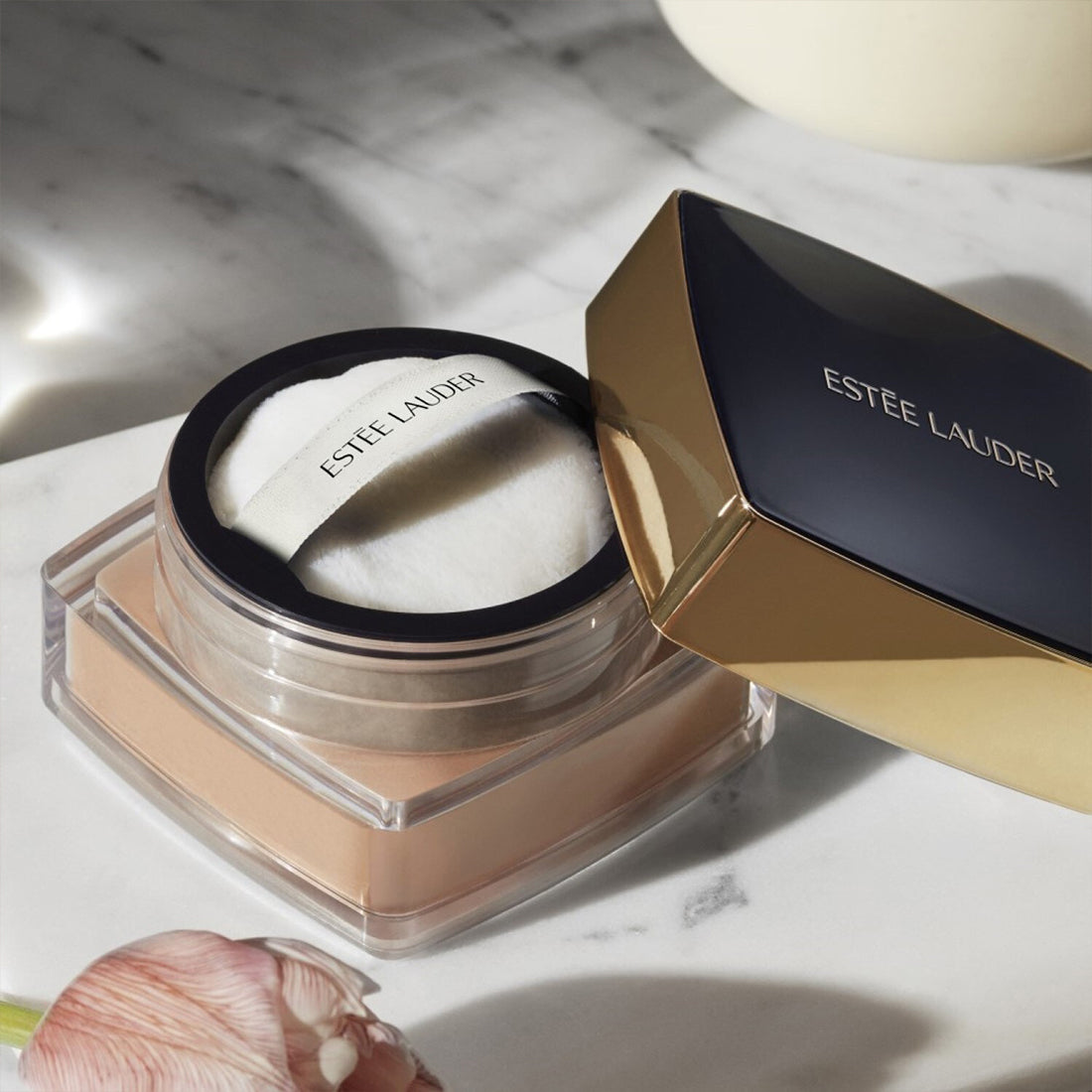 Double Wear Sheer Flattery Loose Powder Light Medium Matte_ESTPMWC030000_Estee Lauder-4