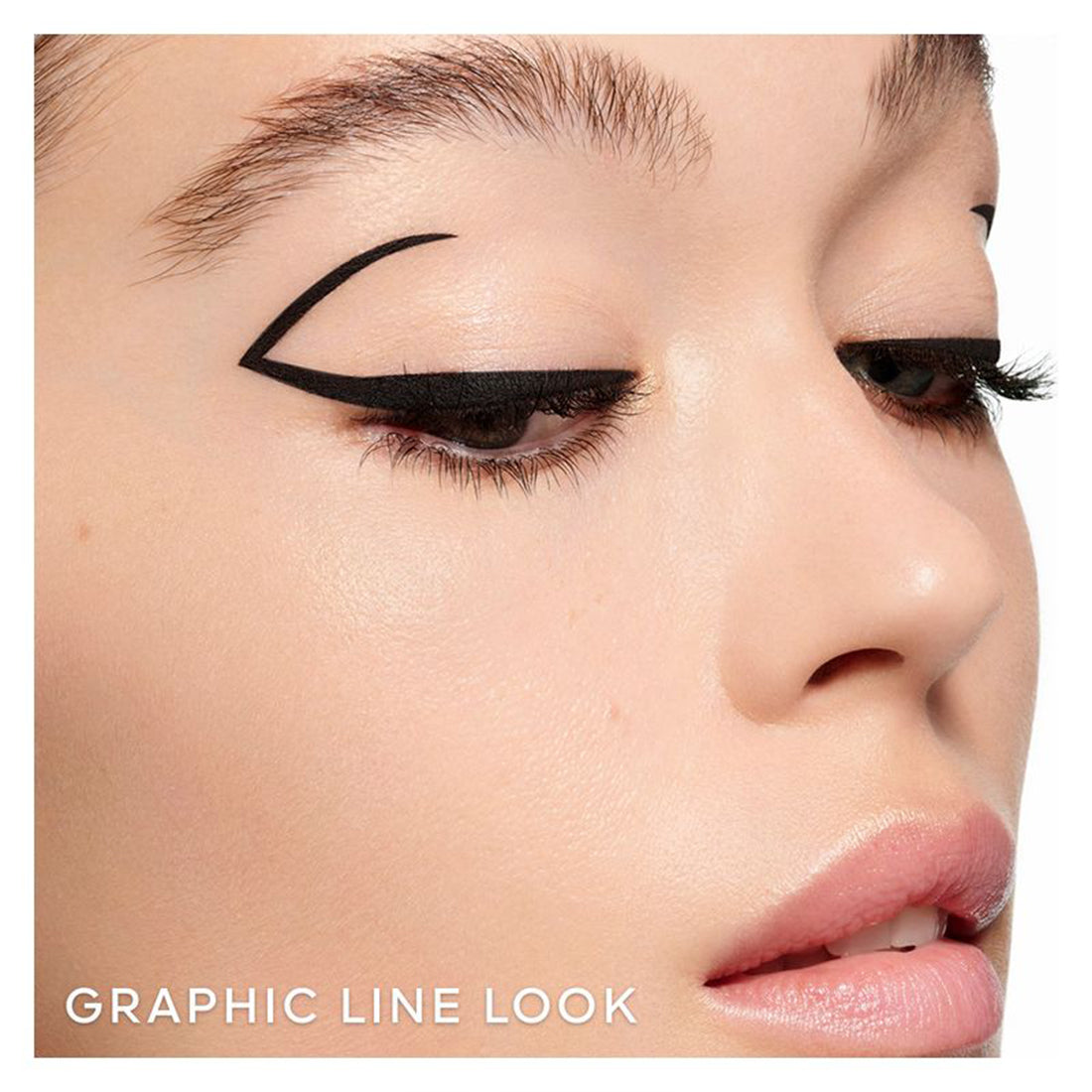 Eye Event Contour G Graphic Line Eyeliner 01 Black_GUE044091_Guerlain-5