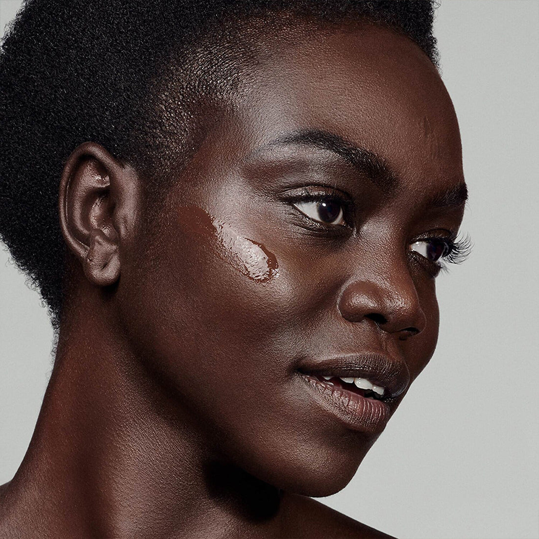 Futurist Hydra Rescue Moisturizing Broad Spectrum Fondotinta SPF 45 3C2 Pebble_ESTPE0W040000_Estee Lauder-5