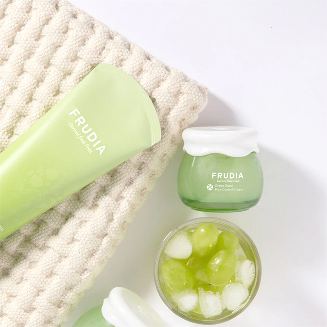 Green Grape Pore Control Cream Mini_FRUFDACMGNR10_FRUDIA-3