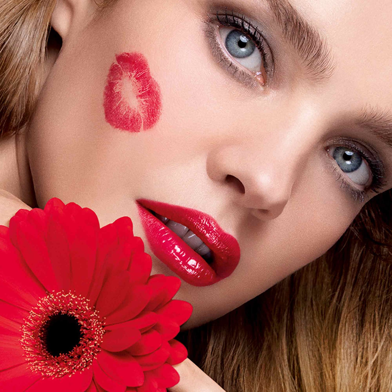 Kiss Kiss Shine Bloom Rossetto Brillante 519 Floral Brick_GUE043687_Guerlain-3