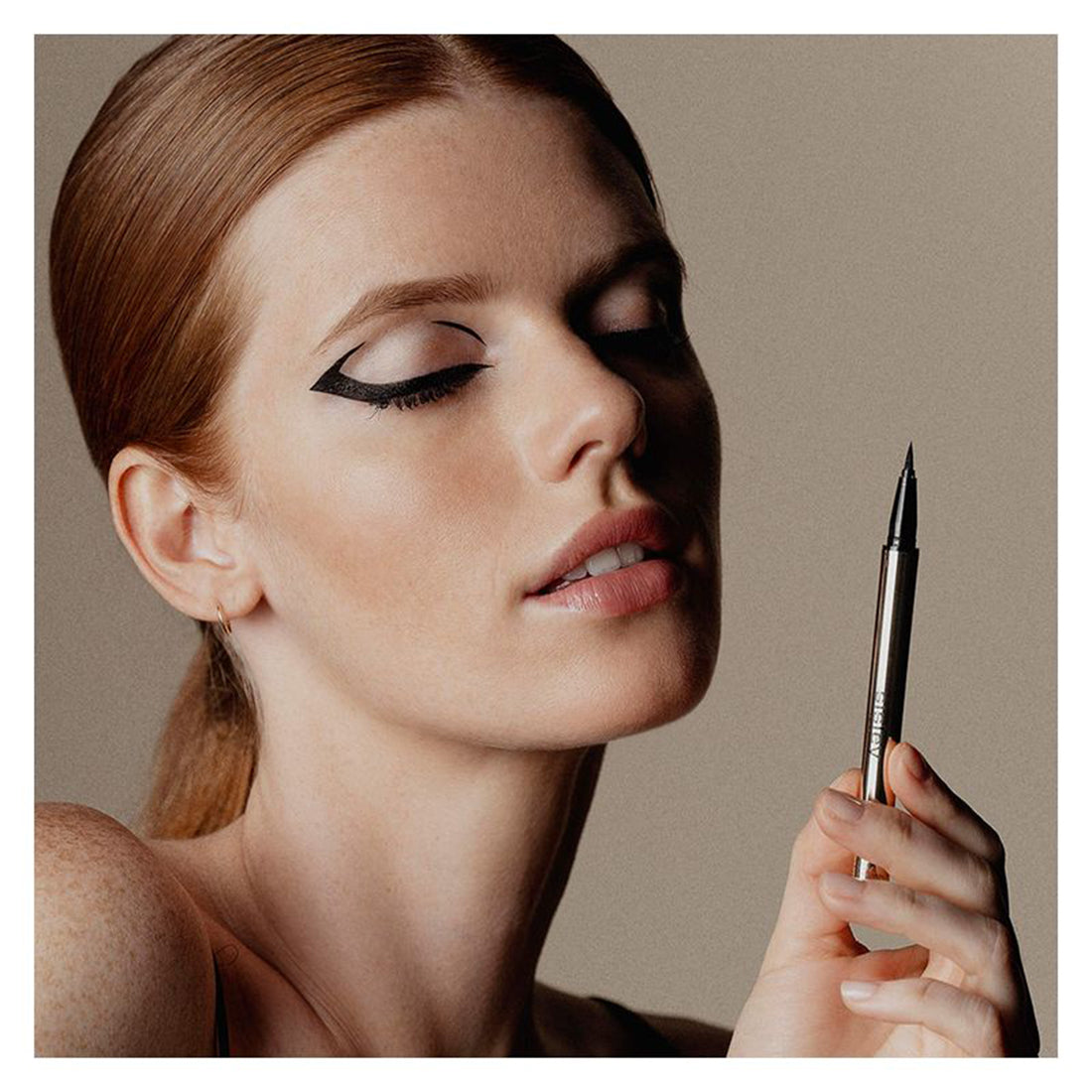 Ligne Noire Eyeliner 1 Deep Black_SIS185322_Sisley-4