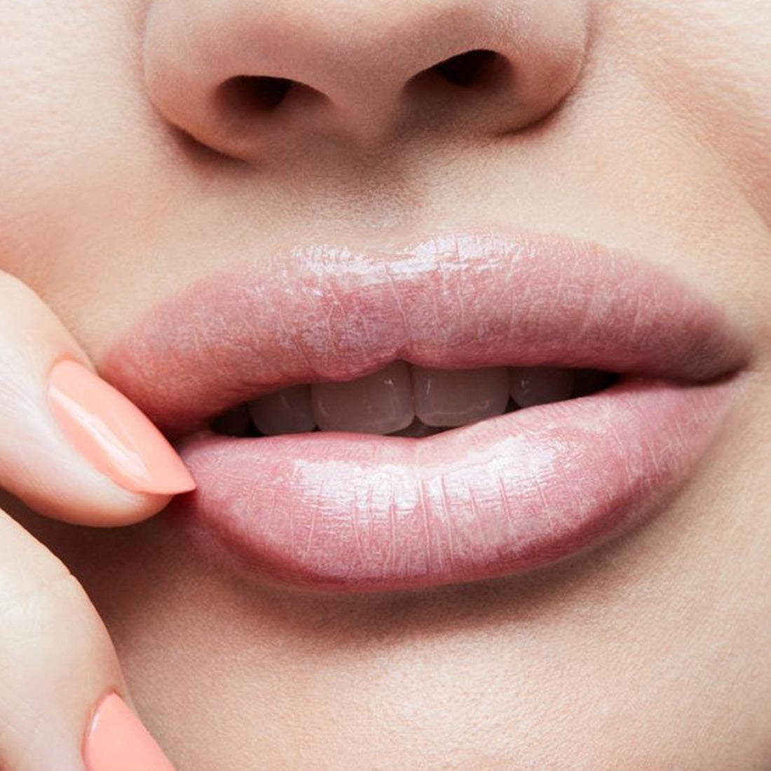 Lip Glass Gloss Lucente 304 C-Thru_MACSK6806_MAC-3