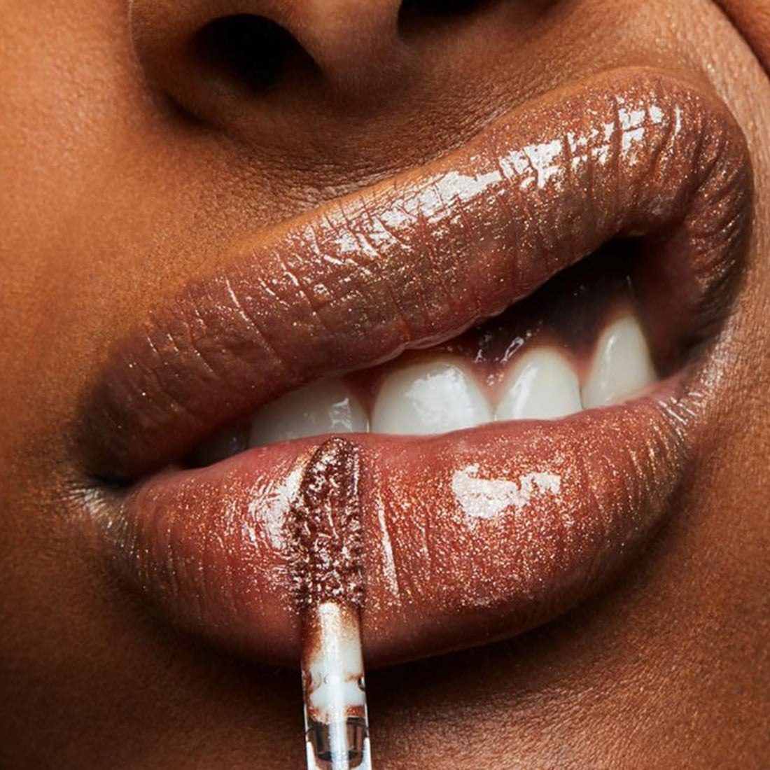Lip Glass Gloss Lucente 304 C-Thru_MACSK6806_MAC-4