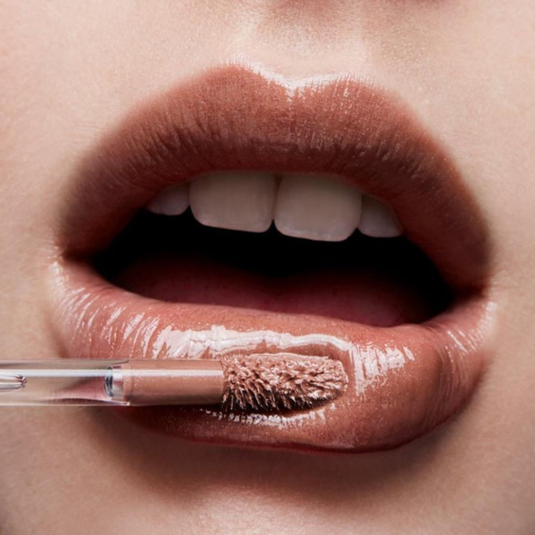 Lip Glass Gloss Lucente 319 Spite_MACSK6822_MAC-2