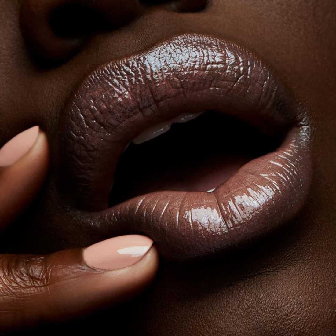 Lip Glass Gloss Lucente 319 Spite_MACSK6822_MAC-3
