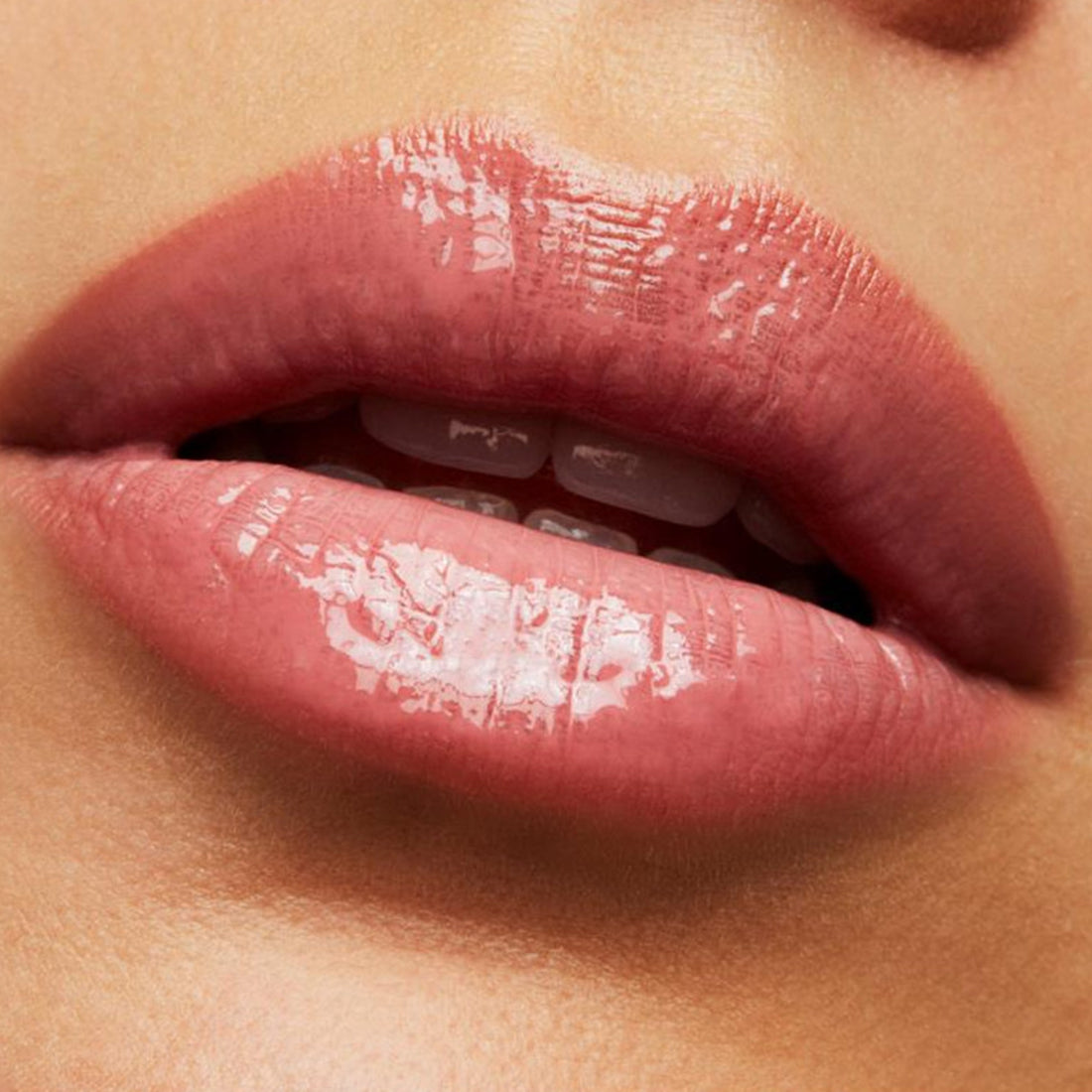 Lip Glass Gloss Lucente 330 Candy Box_MACSK6884_MAC-2