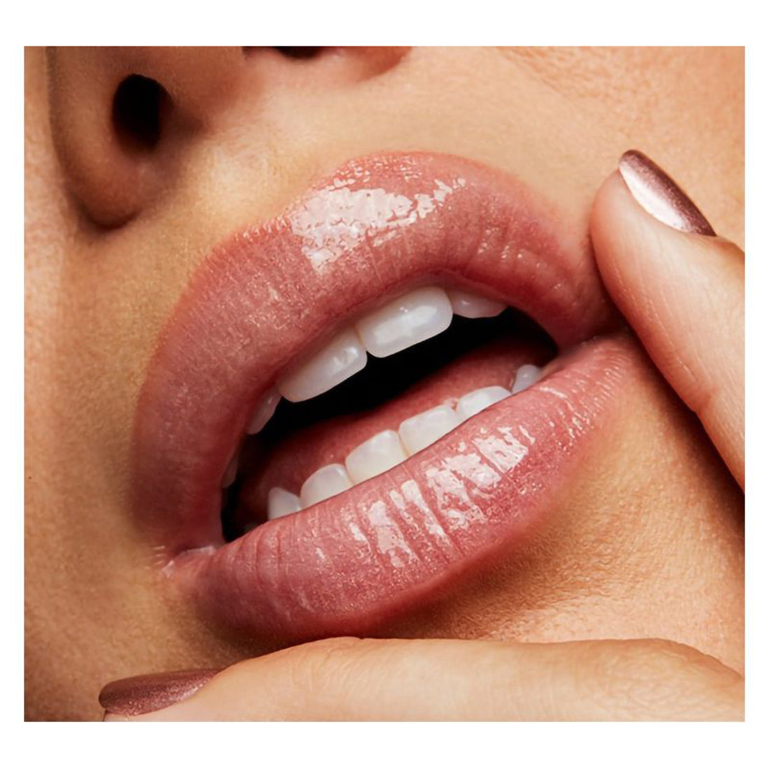 Lip Glass Gloss Lucente Oyster Girl_MACS3HT07_MAC-4