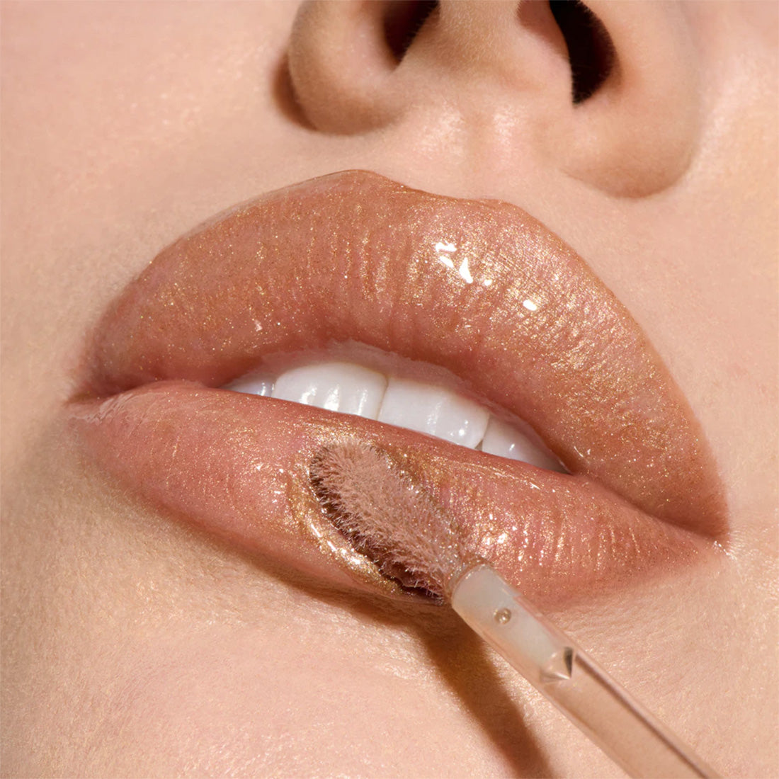 Lipglass Air Accolade_MACS2AD26_MAC-3