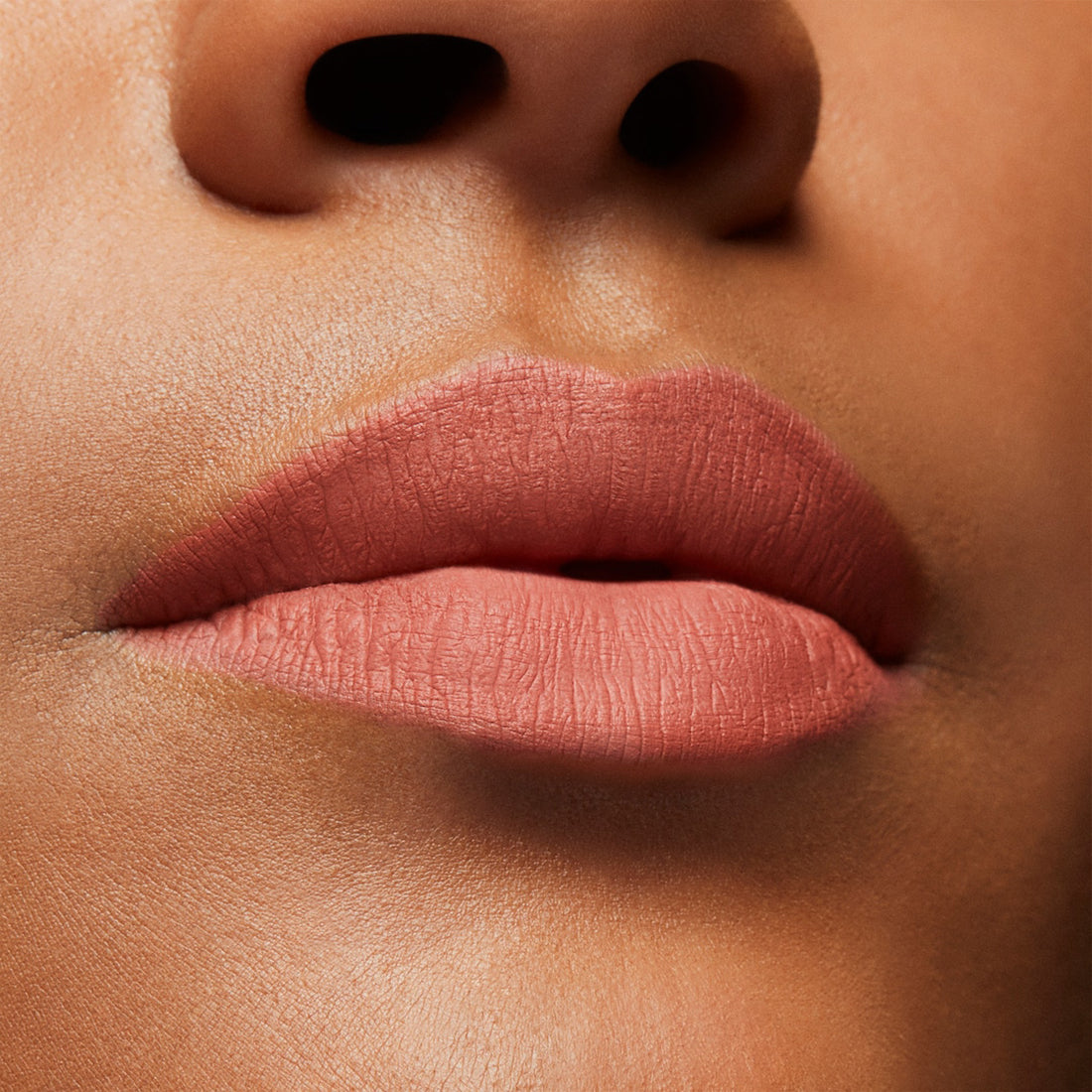 Locked Kiss InkRossetto Liquido Finish Matte Bodacious_MACSRH907_MAC-5
