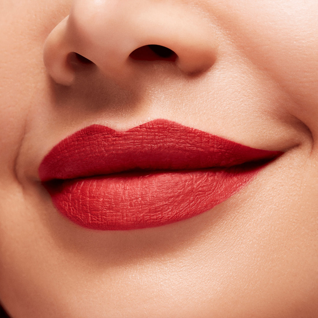 Locked Kiss InkRossetto Liquido Finish Matte Doyenne_MACSRH915_MAC-4