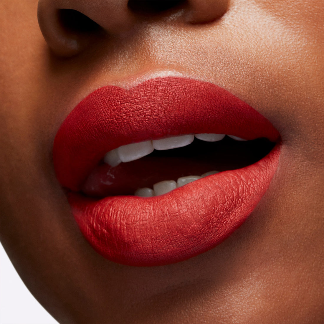 Locked Kiss InkRossetto Liquido Finish Matte Doyenne_MACSRH915_MAC-5