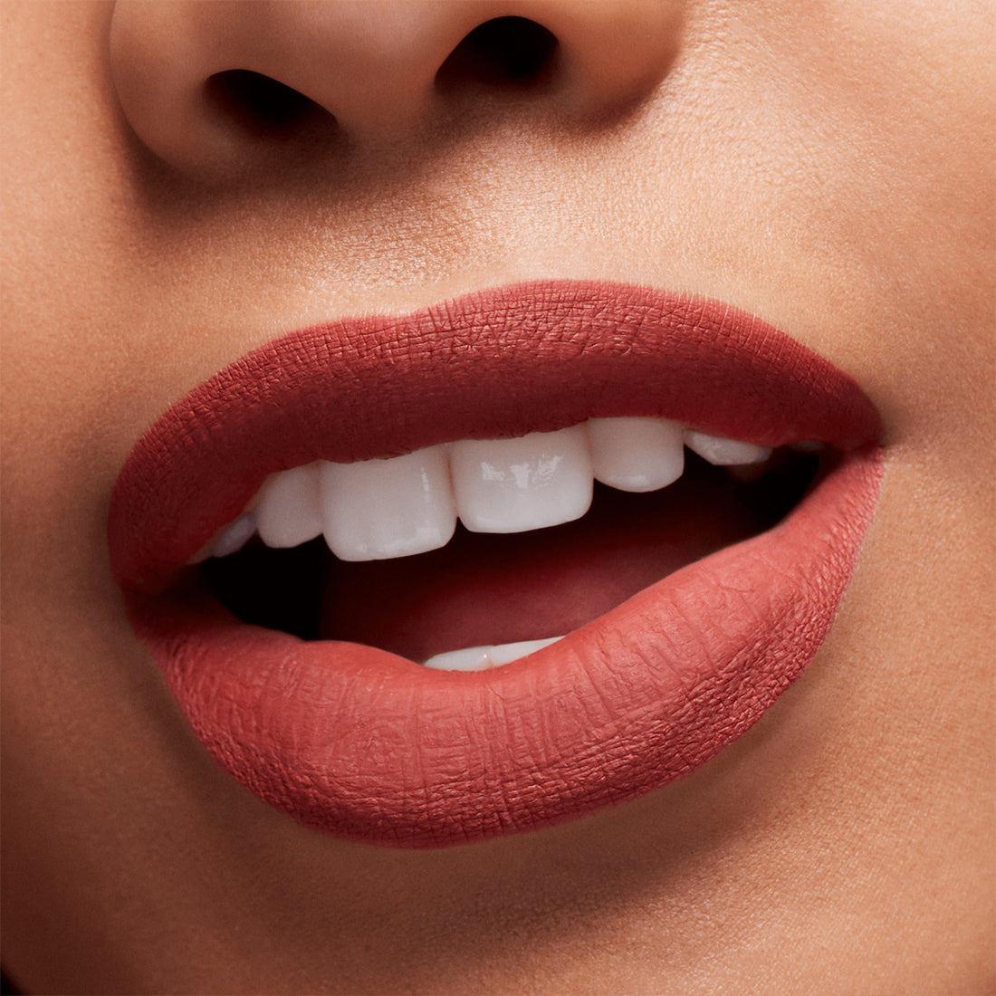 Locked Kiss InkRossetto Liquido Finish Matte Emphatic_MACSRH910_MAC-4