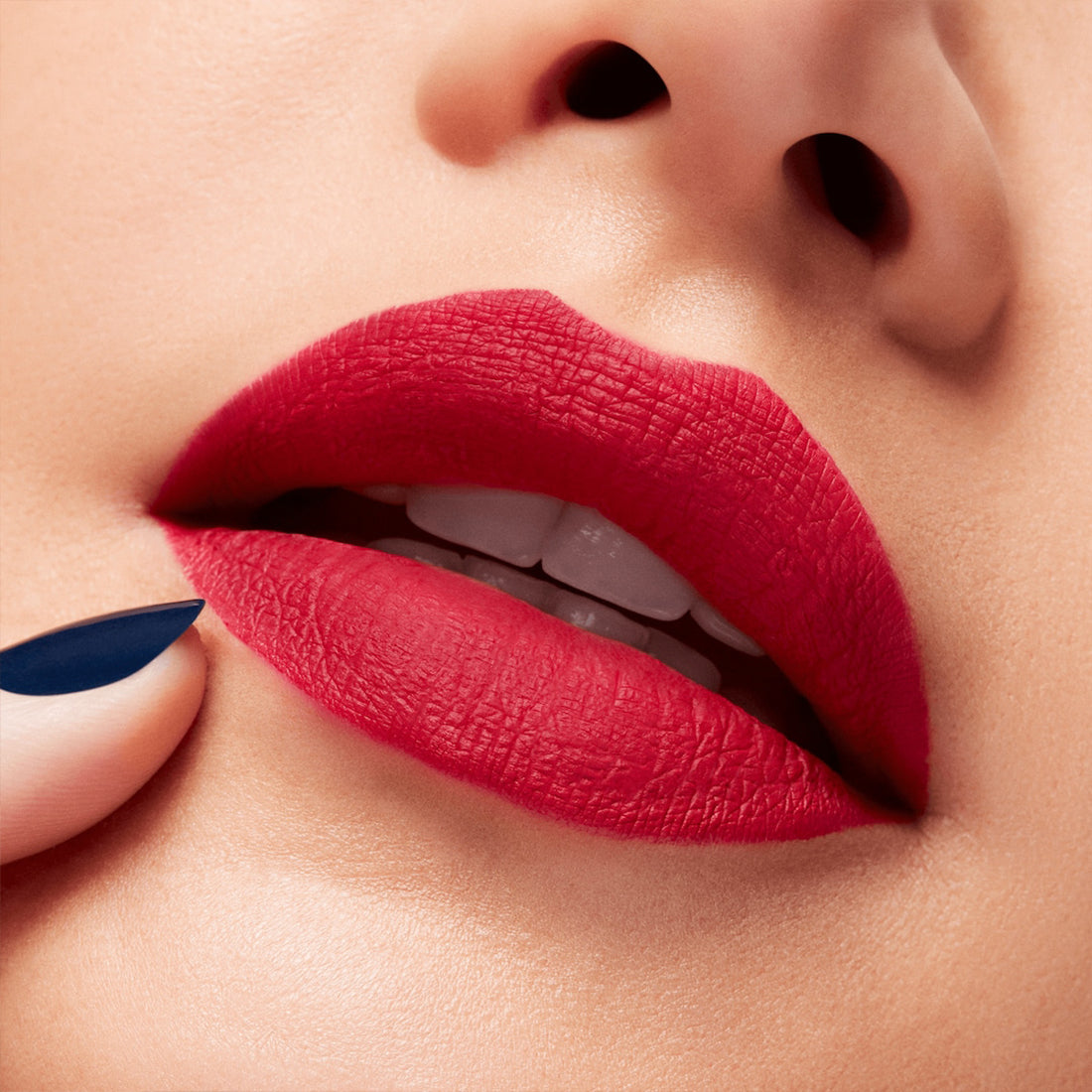 Locked Kiss InkRossetto Liquido Finish Matte Gossip_MACSRH911_MAC-5