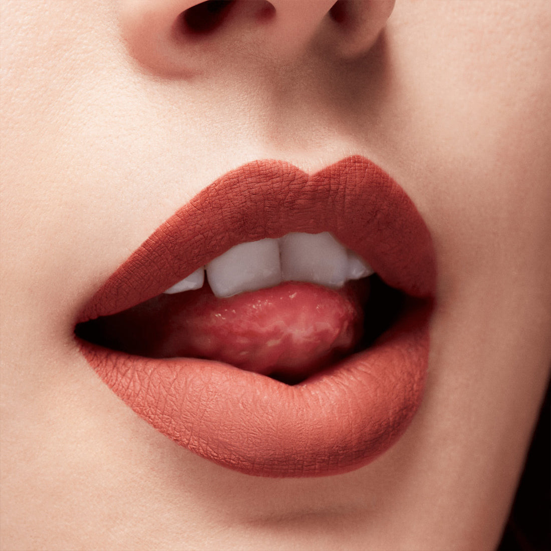 Locked Kiss InkRossetto Liquido Finish Matte Meticolous_MACSRH904_MAC-4