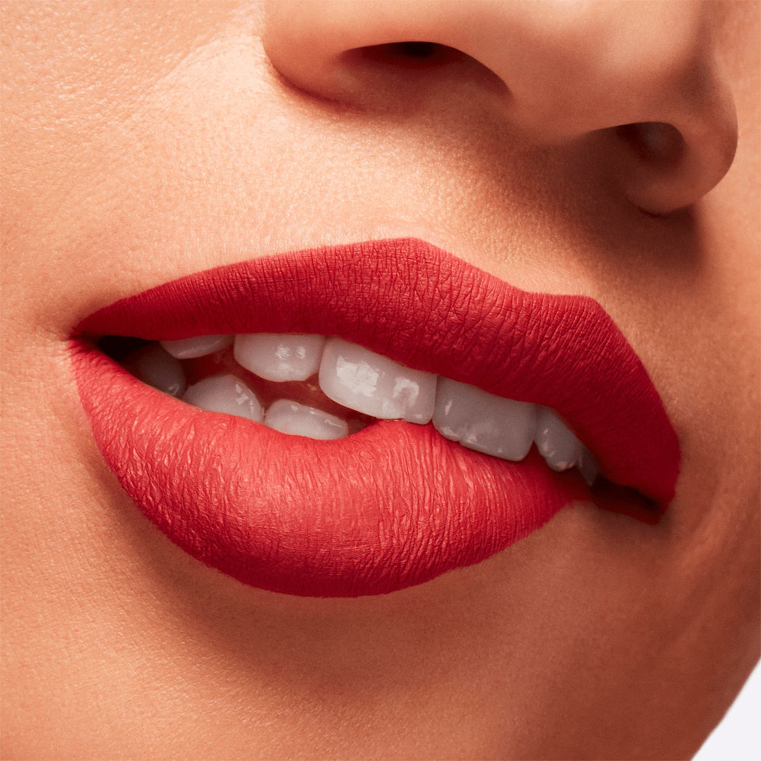 Locked Kiss InkRossetto Liquido Finish Matte Most Curious_MACSRH912_MAC-3