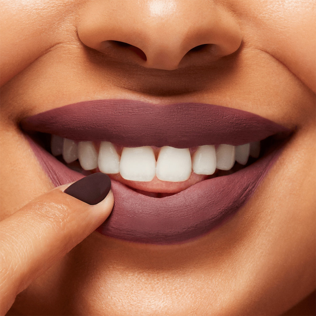Locked Kiss InkRossetto Liquido Finish Matte Opulence_MACSRH901_MAC-3