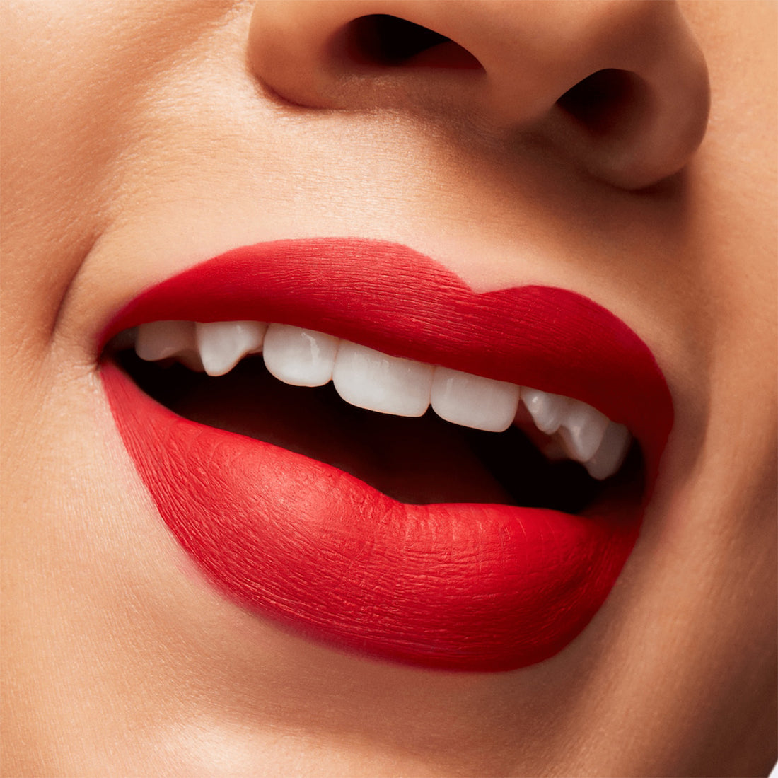 Locked Kiss InkRossetto Liquido Finish Matte Ruby True_MACSRH918_MAC-3