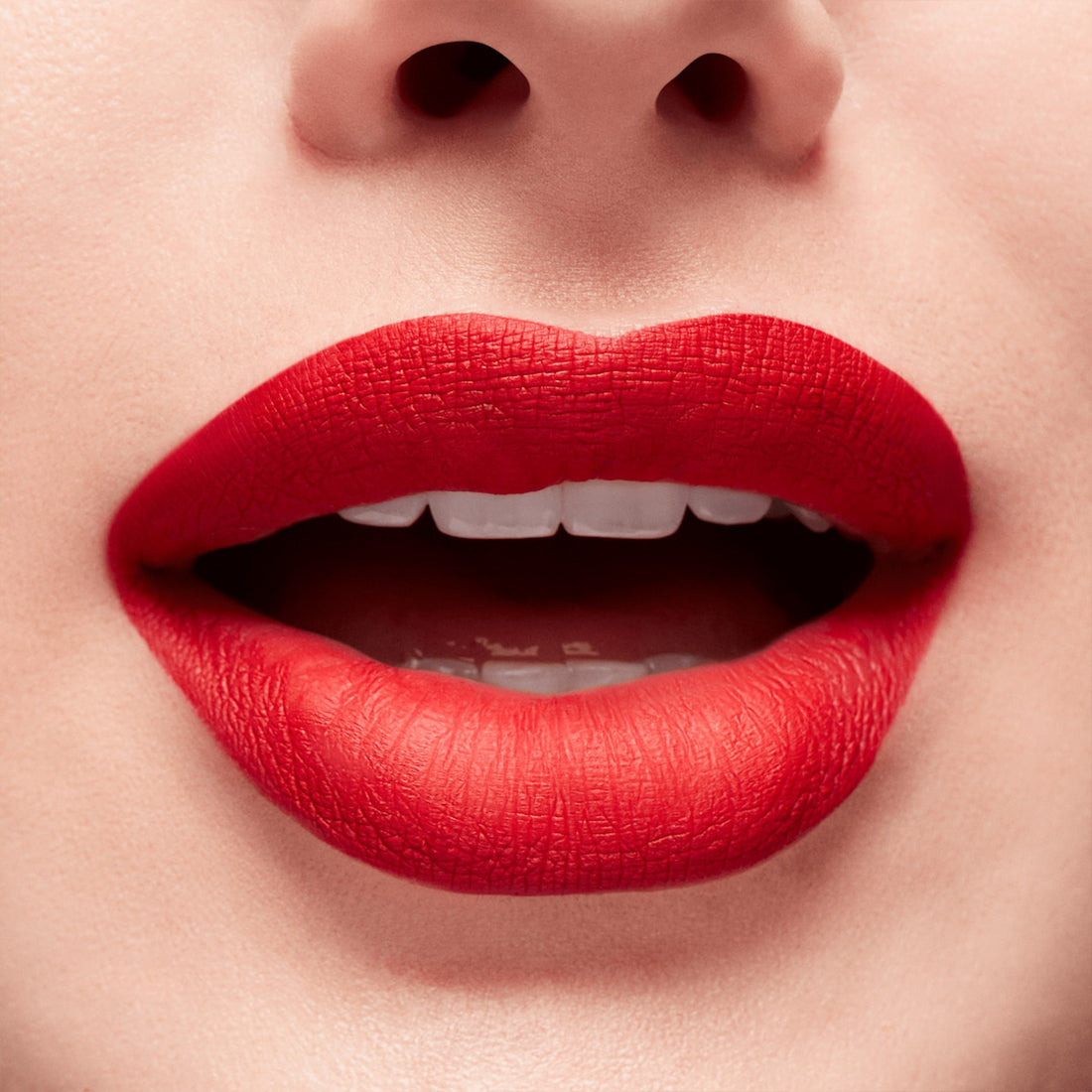 Locked Kiss InkRossetto Liquido Finish Matte Ruby True_MACSRH918_MAC-4