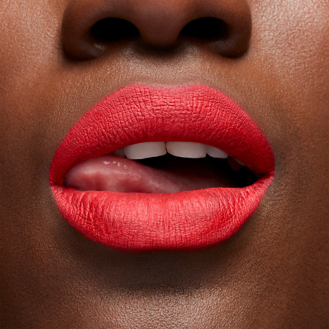 Locked Kiss InkRossetto Liquido Finish Matte Ruby True_MACSRH918_MAC-5