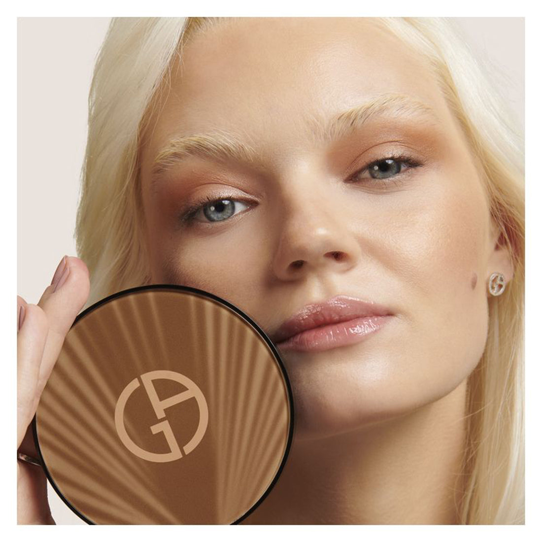 Luminous Silk Bronzing Powder Bronzer Crema in Polvere 100 Sunkissed Sand_ARMLE931400_Giorgio Armani-4