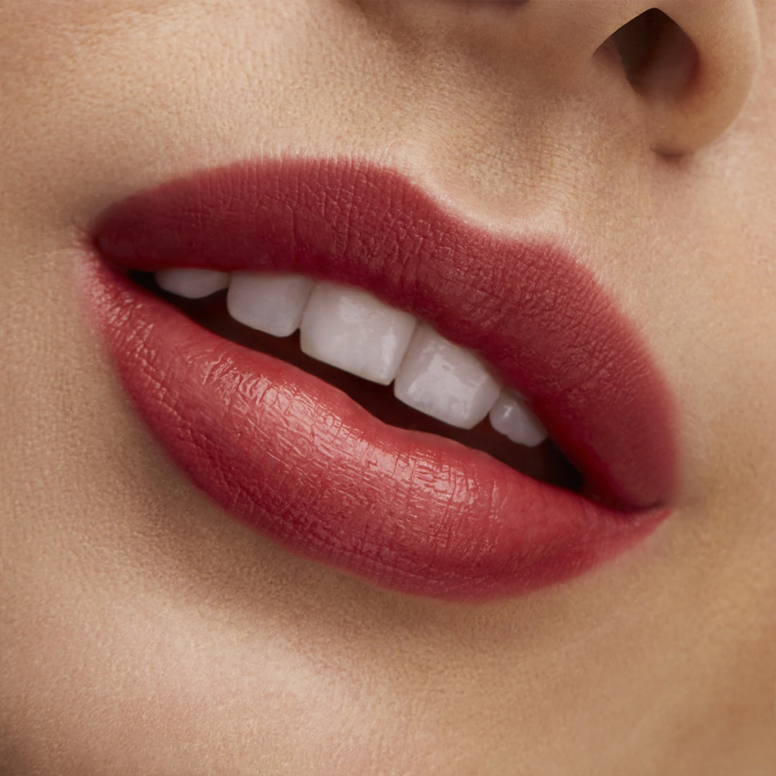 Lusterglass Lipstick Rossetto Lunga Tenuta Business Casual_MACSMXF07_MAC-5