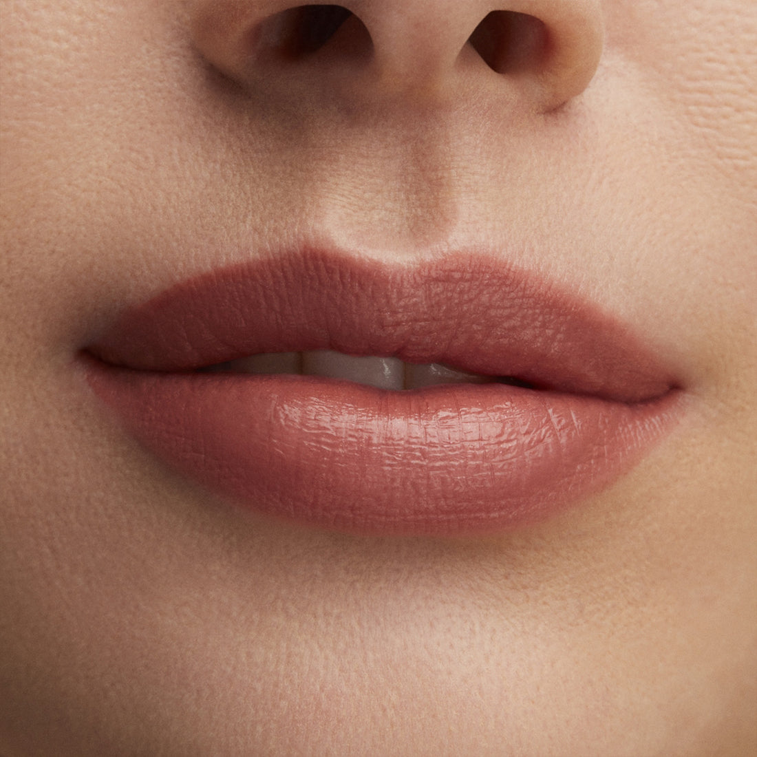Lusterglass Lipstick Rossetto Lunga Tenuta Hug Me_MACSMXF27_MAC-5