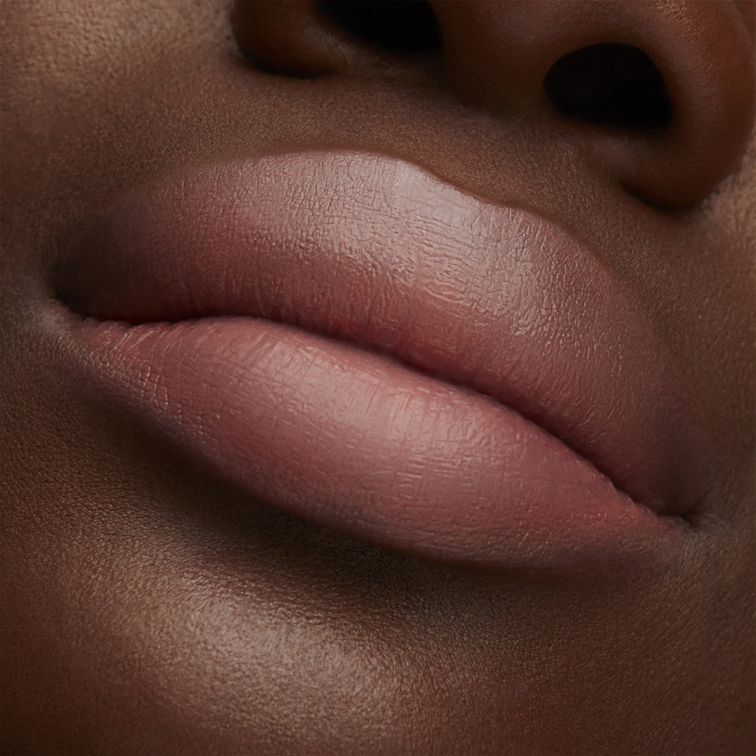 Lusterglass Lipstick Rossetto Lunga Tenuta Hug Me_MACSMXF27_MAC-6