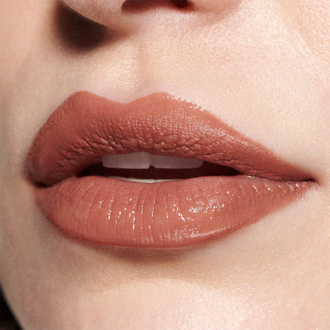 Lusterglass Lipstick Rossetto Lunga Tenuta Signature Move_MACSMXF95_MAC-3