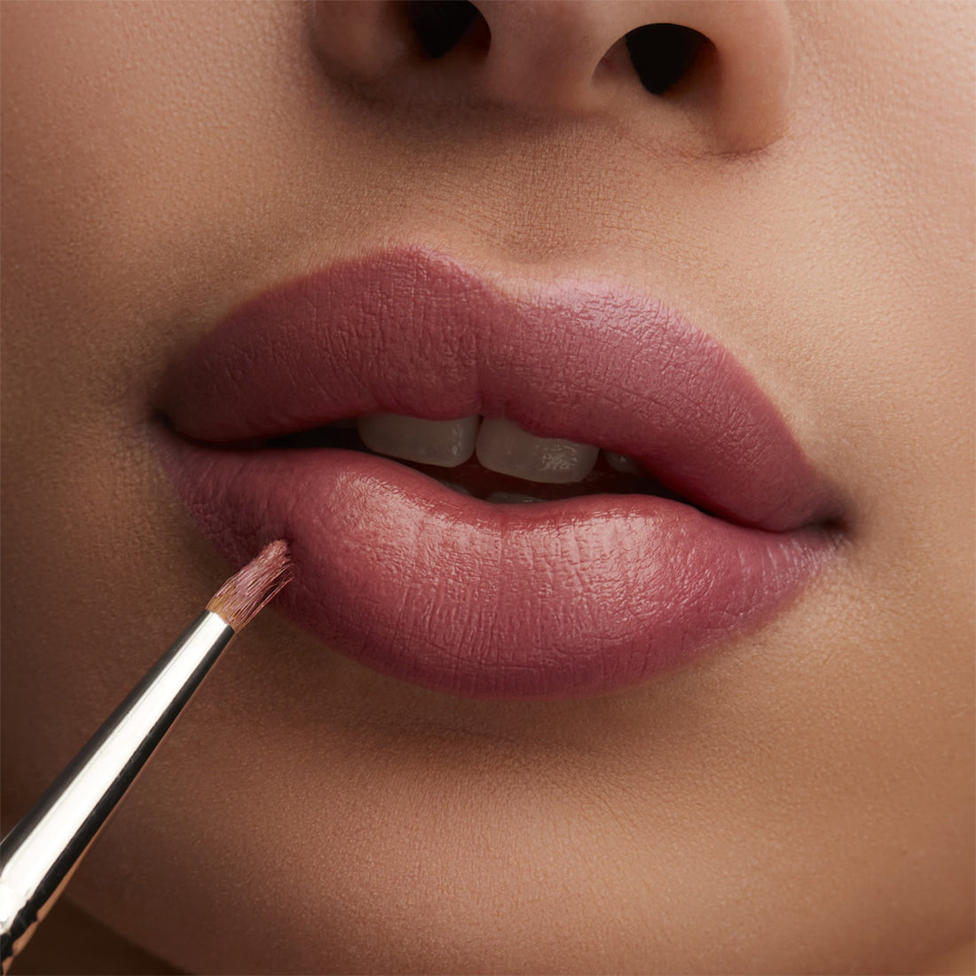 Lusterglass Lipstick Rossetto Lunga Tenuta Syrup_MACSMXF29_MAC-4