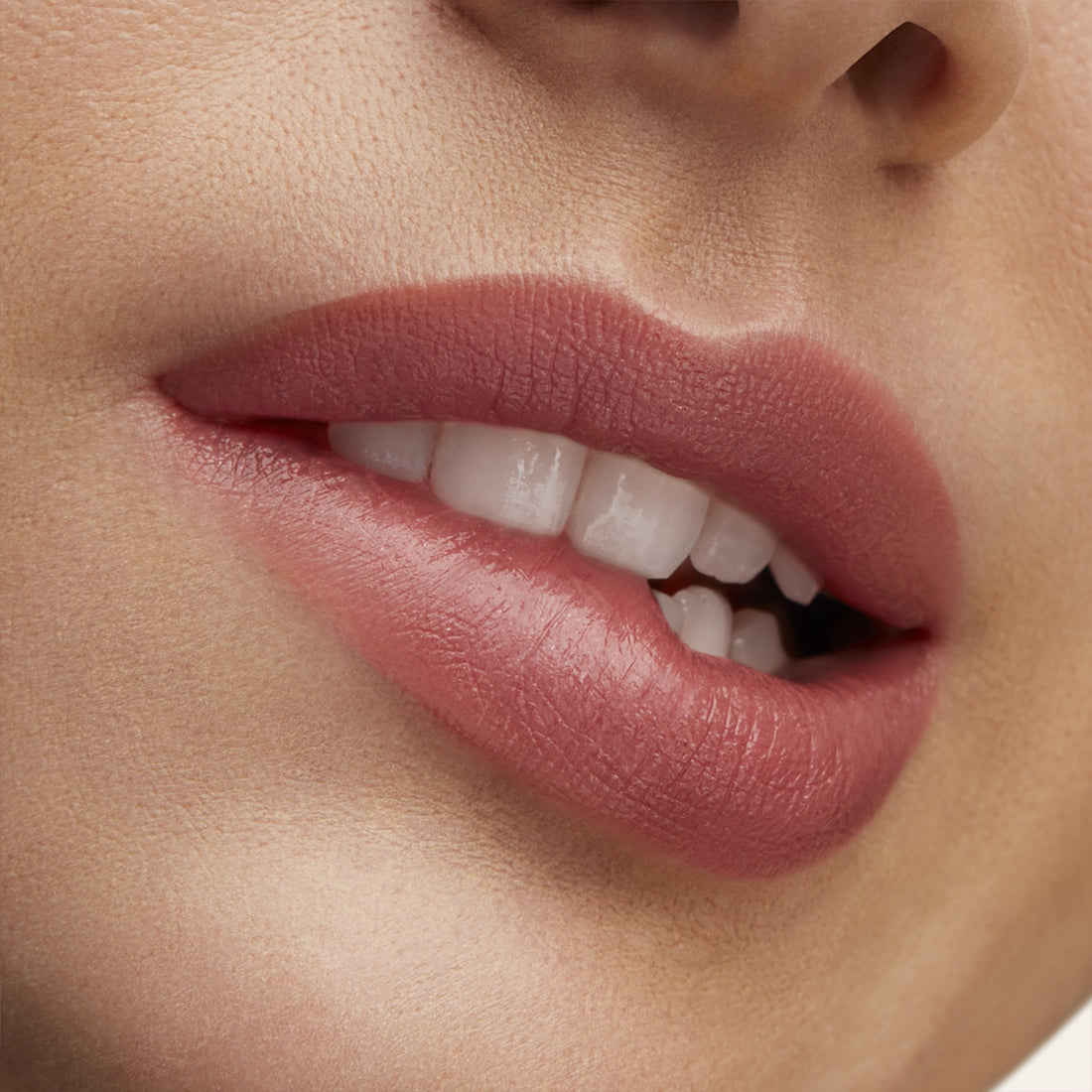Lusterglass Lipstick Rossetto Lunga Tenuta Syrup_MACSMXF29_MAC-5
