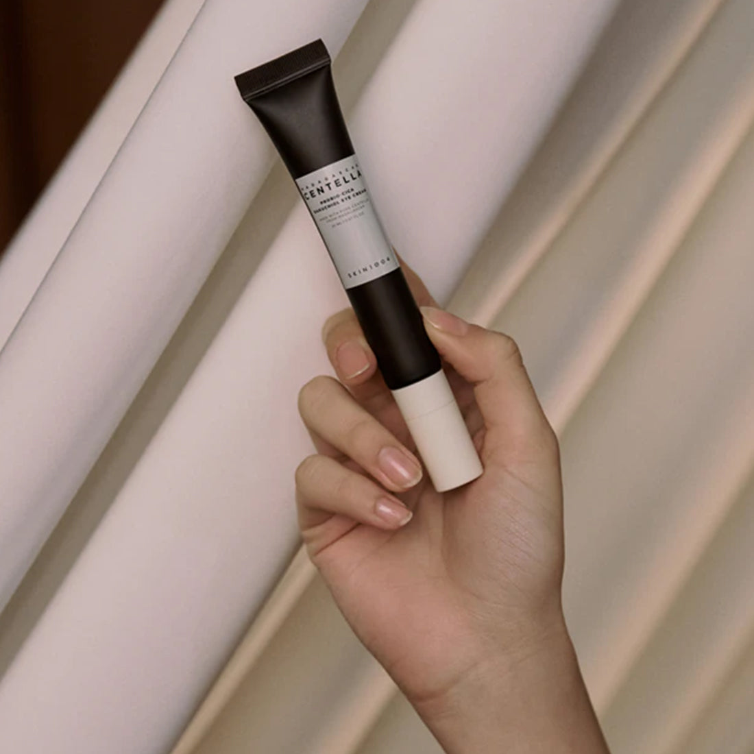 Madagascar Centella Probio-cica Bakuchiol Eye Cream Creme Antirughe occhi 20 ml_SKI083017_SKIN1004-5