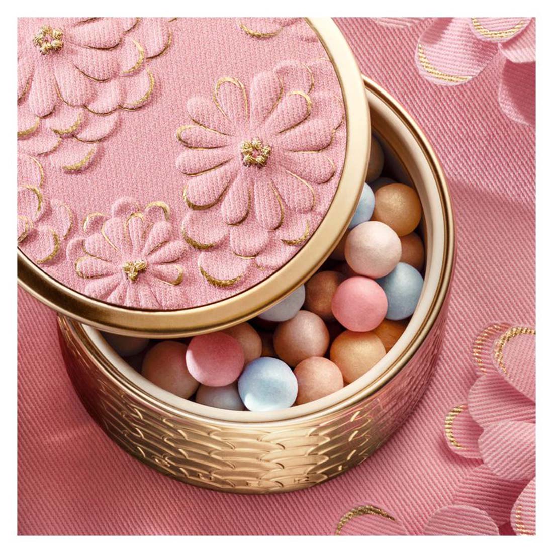 Meteorites Pearl Bloming Glow_GUE062387_Guerlain-5