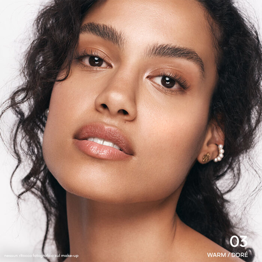 Meteorites Perle di Poudre Rivelatrici di Luminosità 03 Warm-Dorè
_GUE043877_Guerlain-6