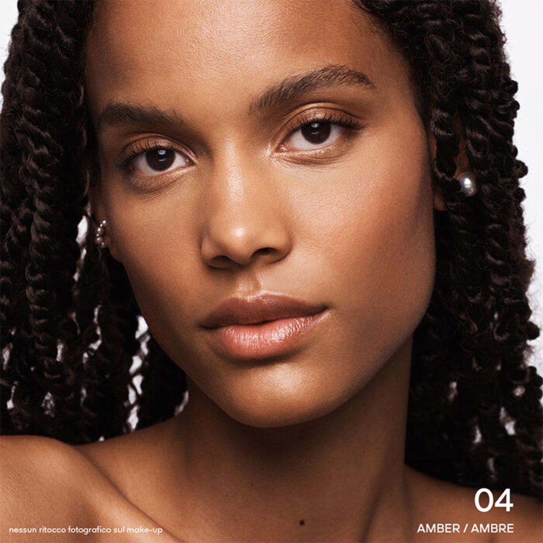 Meteorites Perle di Poudre Rivelatrici di Luminosità 04 Amber-Ambre_GUE043878_Guerlain-6