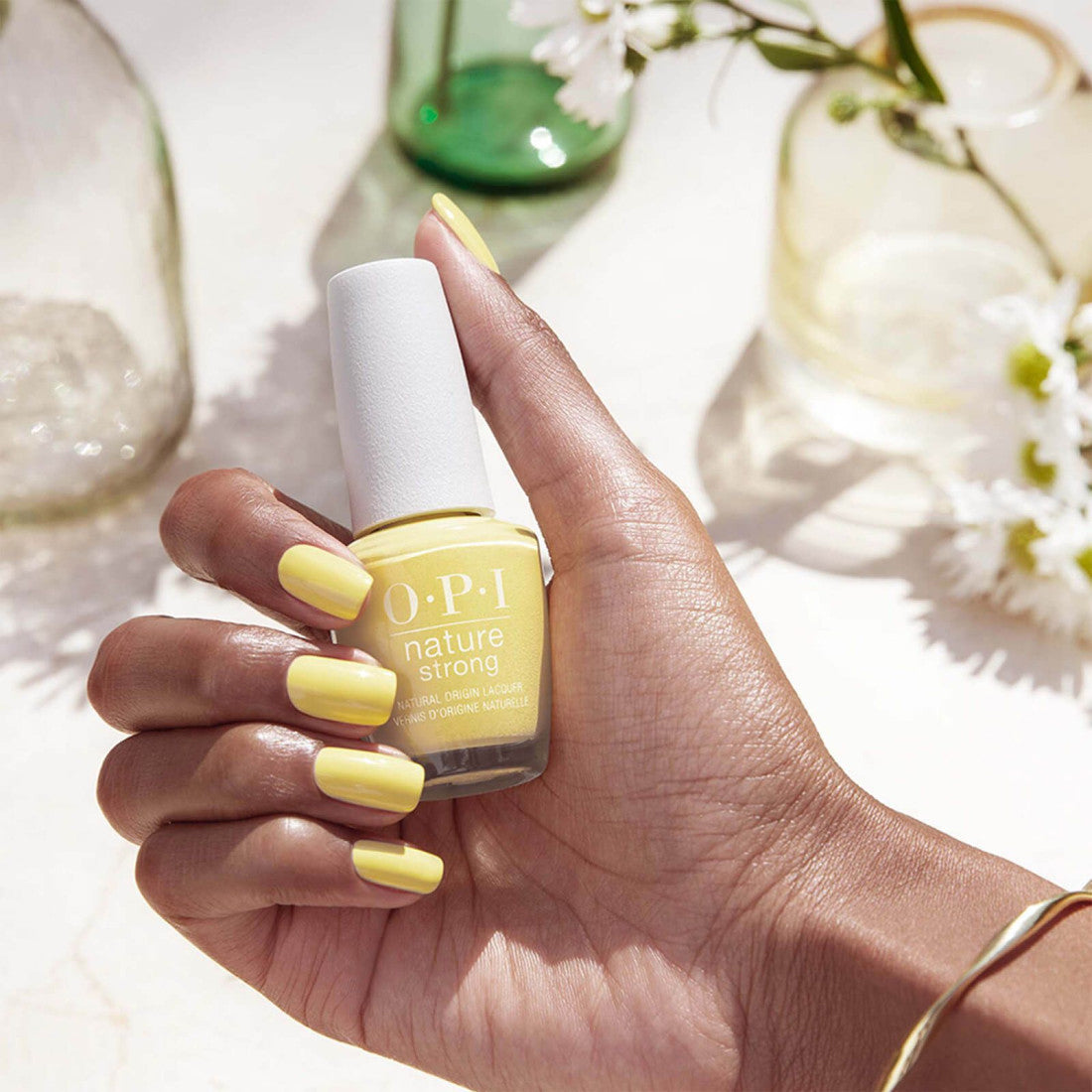 Nature Strong Smalto Origini Naturali Make My Daisy_OPINAT030_OPI-2