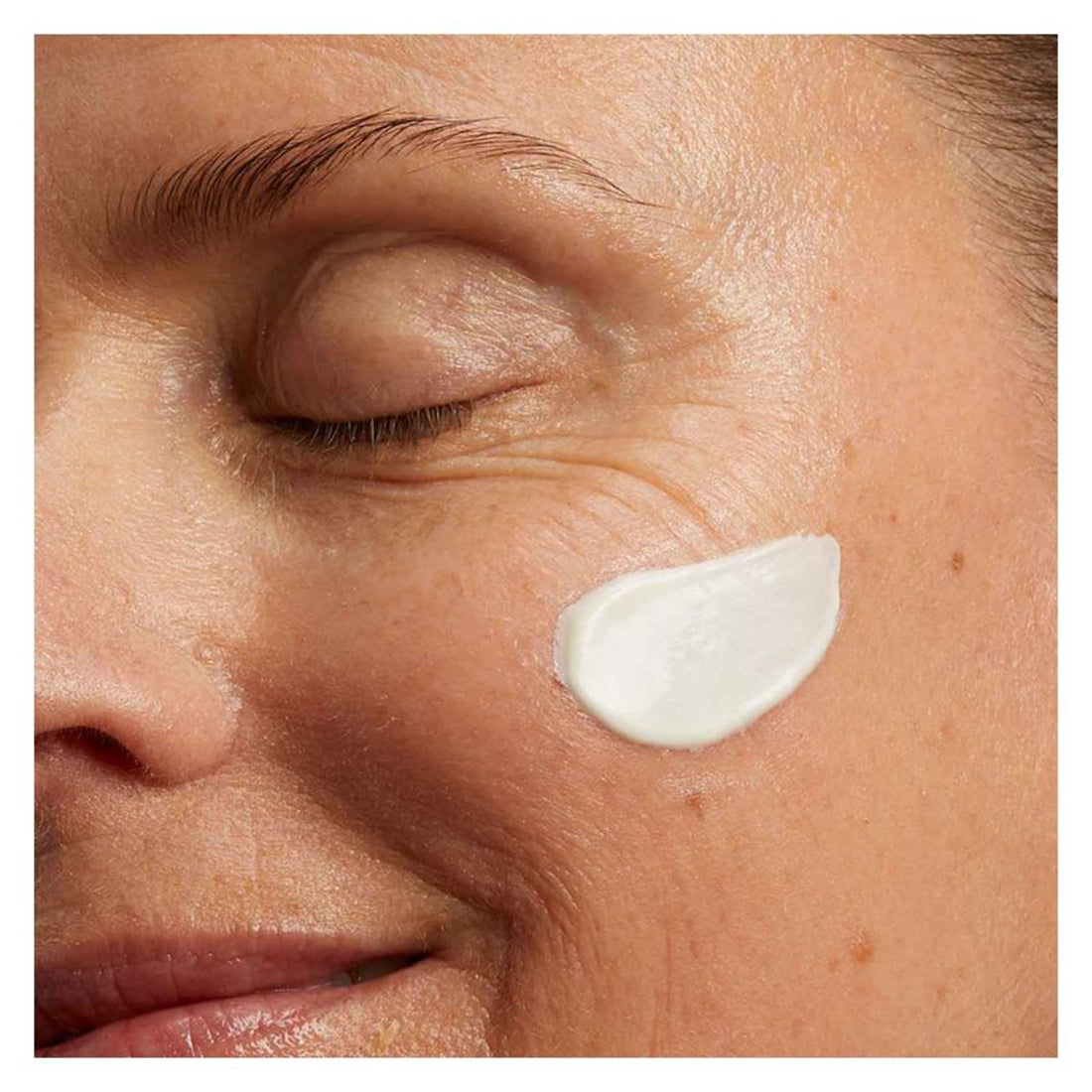 Nutri-Lumiere Creme Revitalisante Anti-taches Crema Rivitalizzante Anti Macchie SPF 15 50 ML_CLA80104237_Clarins-4