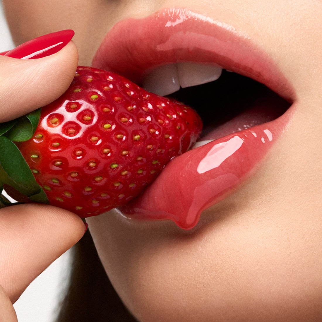 Pleasure Lip Oil Olio-elisir labbra nutriente 003 Yummy Strawberry_PUP020144A003_Pupa-2