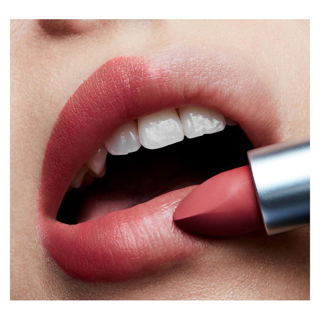 Powder Kiss Lipstick Rossetto Matte A Little Tamed_MACS4K001_MAC-4